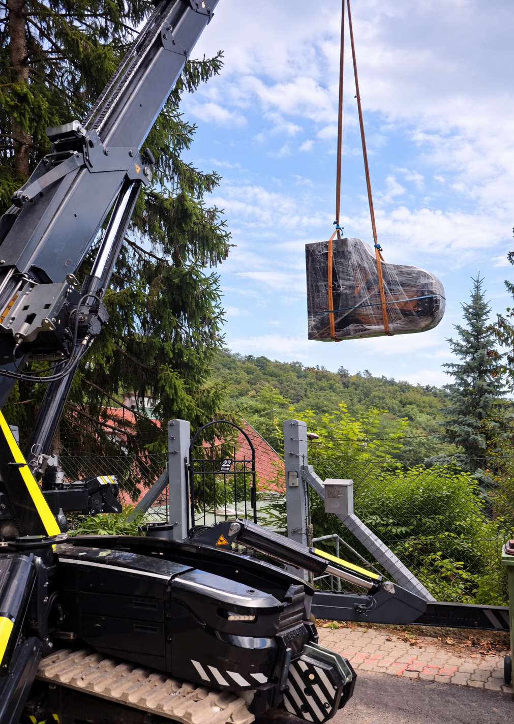 Flügeltransport mit Kran in Wien